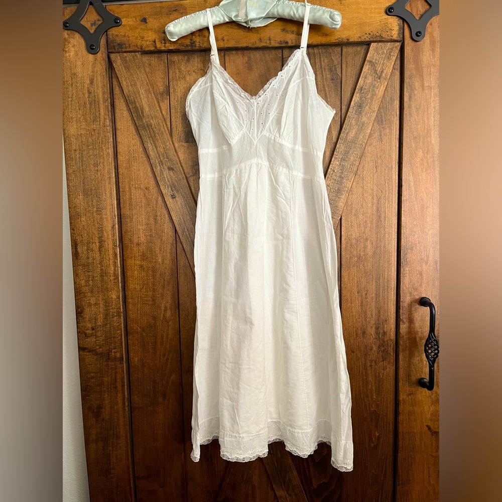 RETRO VINTAGE COTTON EYELET TRIM SLIP (late 40’s - 50’s) 🤍 Marilyn Monroe style